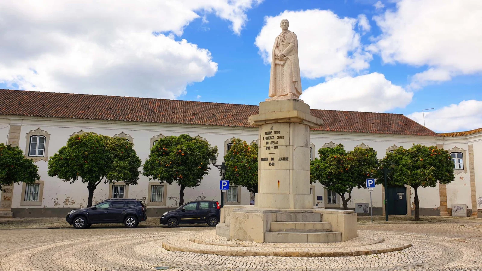 Monument à Francisco Gomes de Avelar — Faro