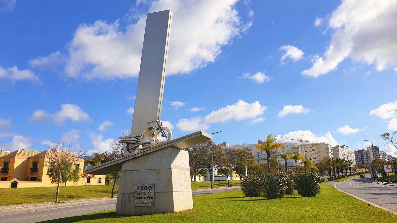 Monument aux motards — Faro