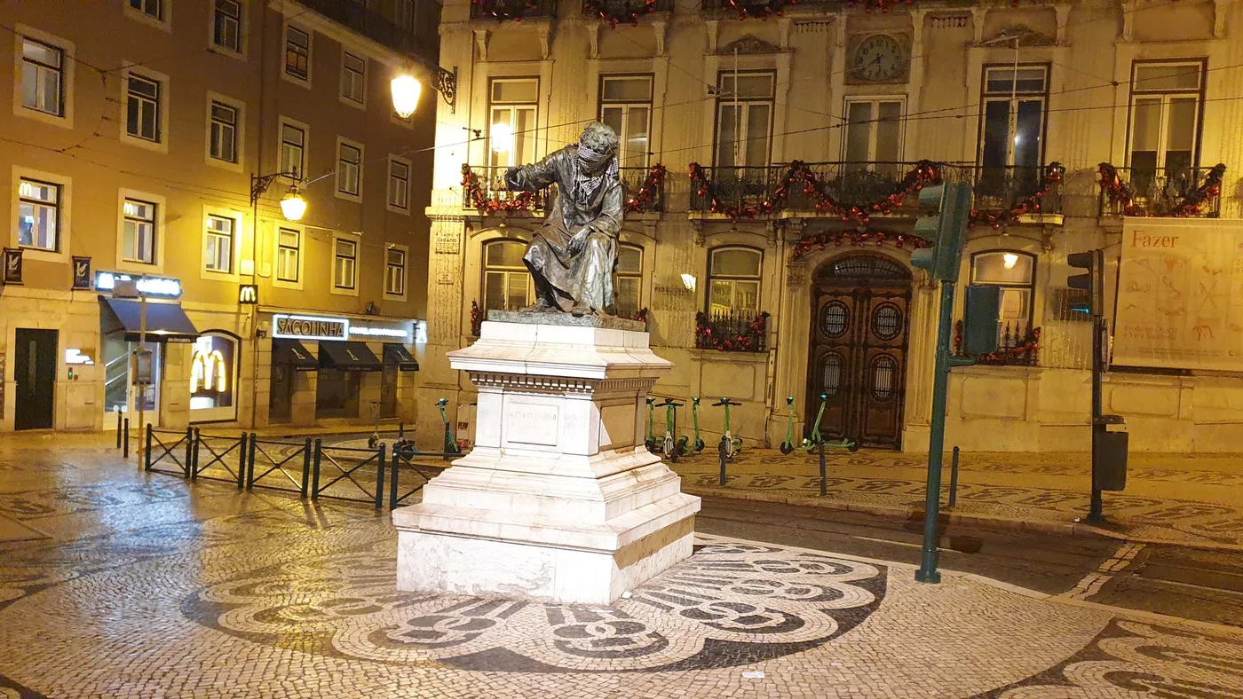 Estátua a António Ribeiro — Lisbonne