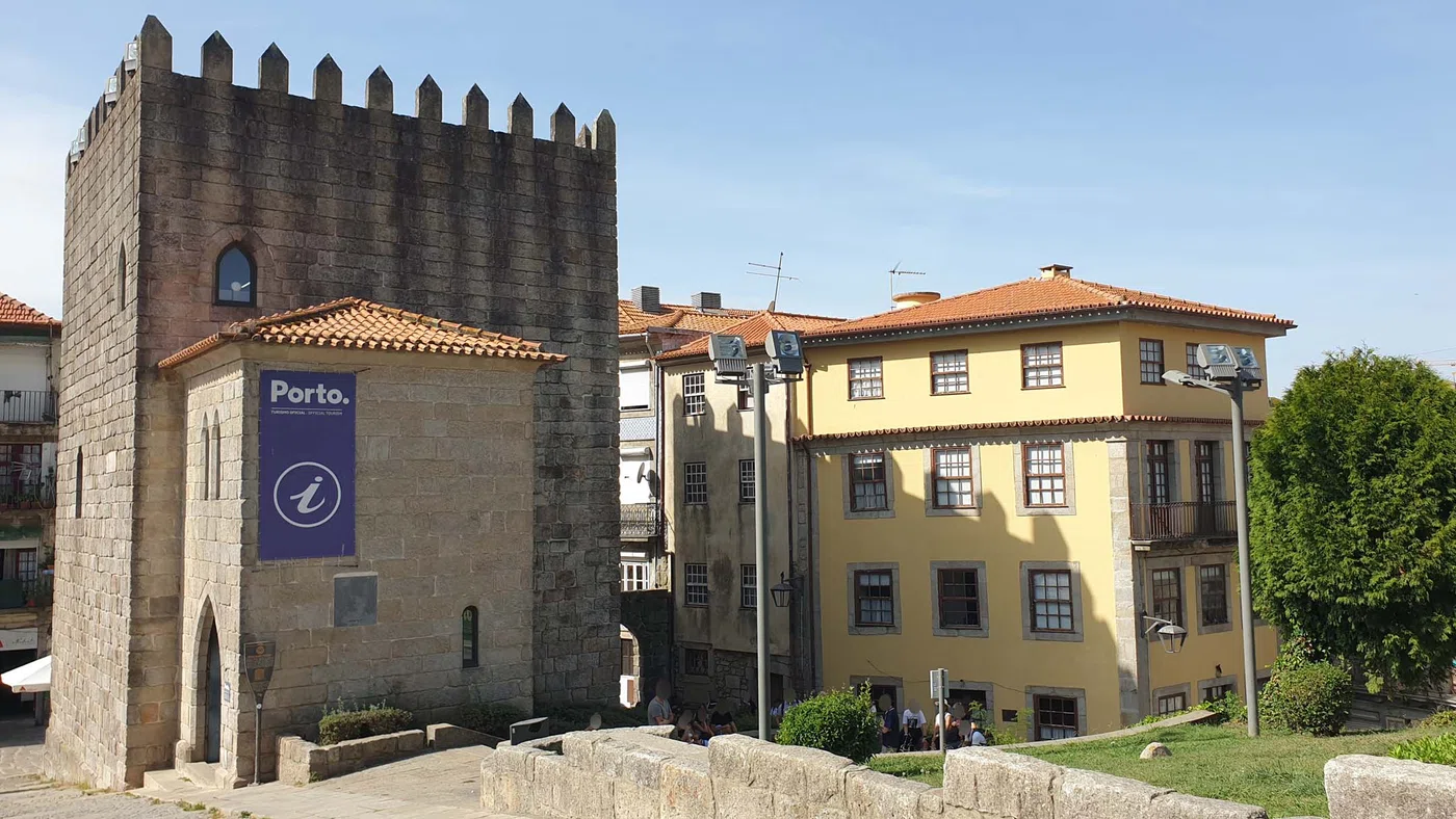 Porto Tourism Office - Sé — Porto