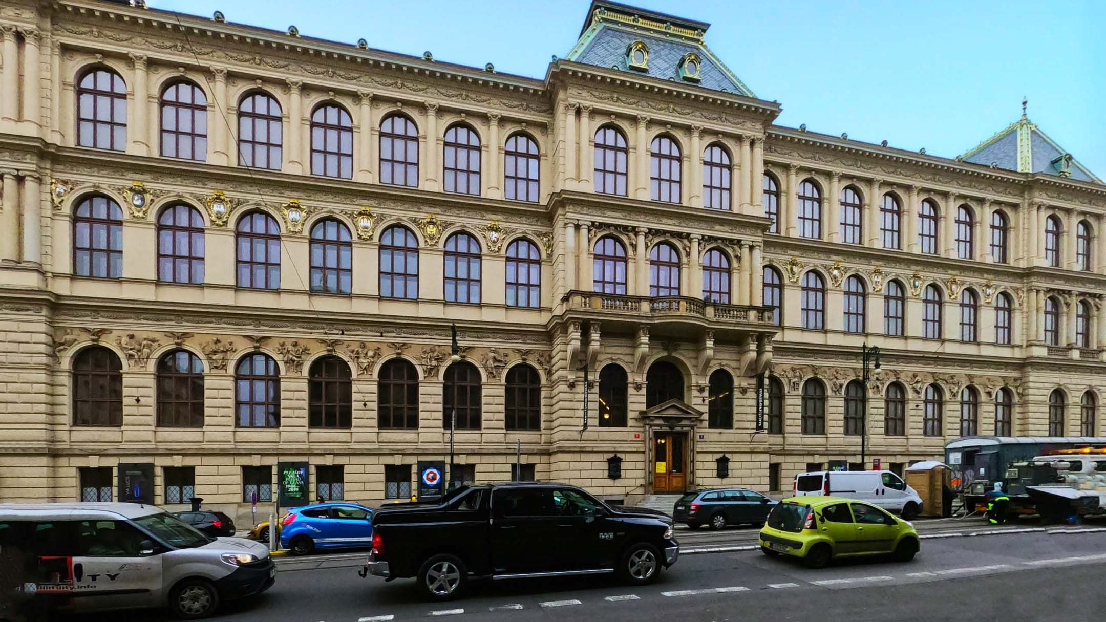 Musée des Arts Décoratifs de Prague ( Uměleckoprůmyslové museum v Praze )