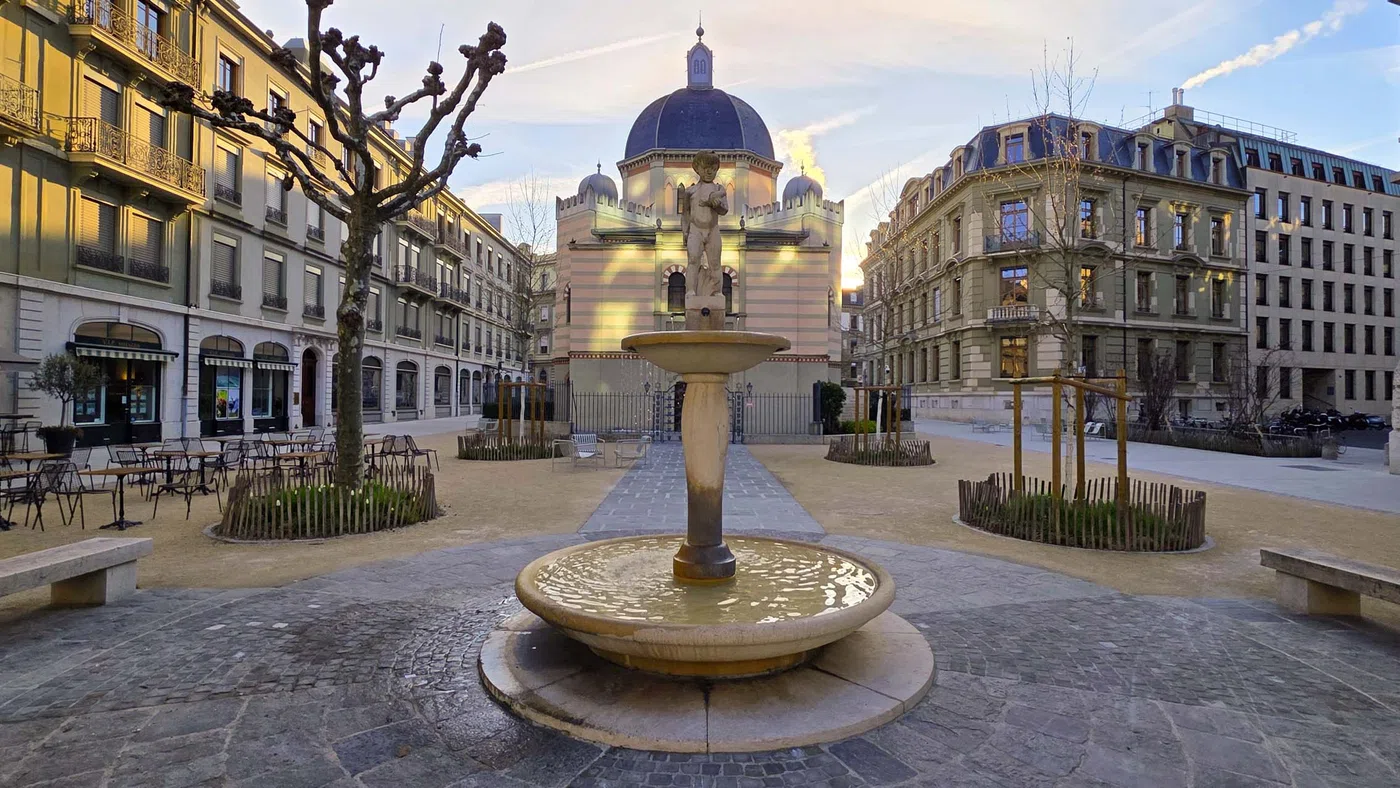 Fontaine de la Place de la Synagogue Beth-Yaacov — Genève