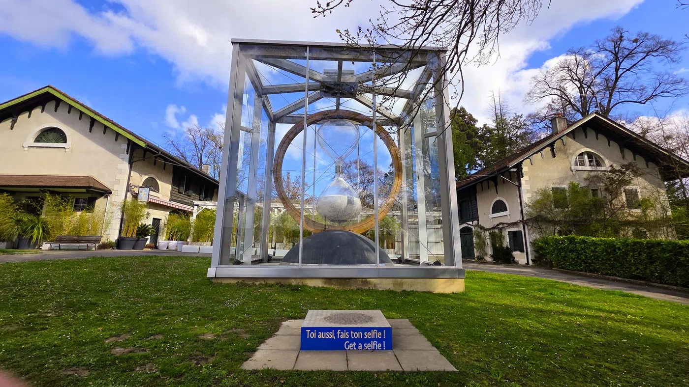 Le Sablier Du Millénium — Genève
