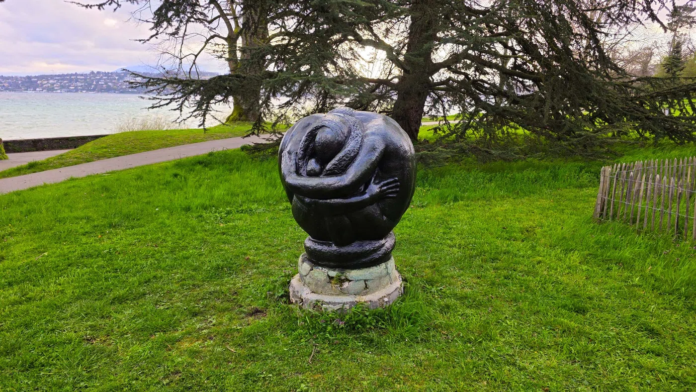Sphere of embracing — Genève