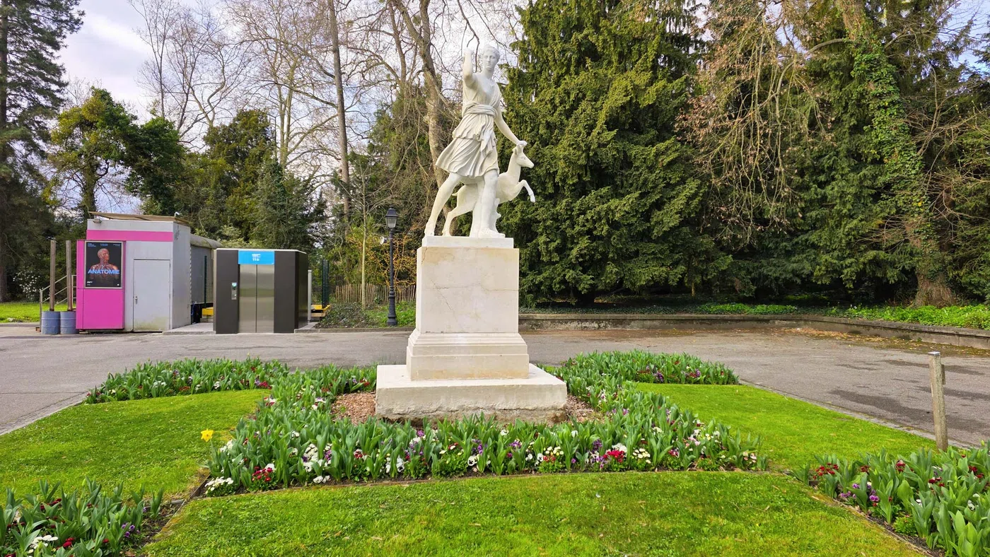 Statue de Diane Chasseresse — Genève