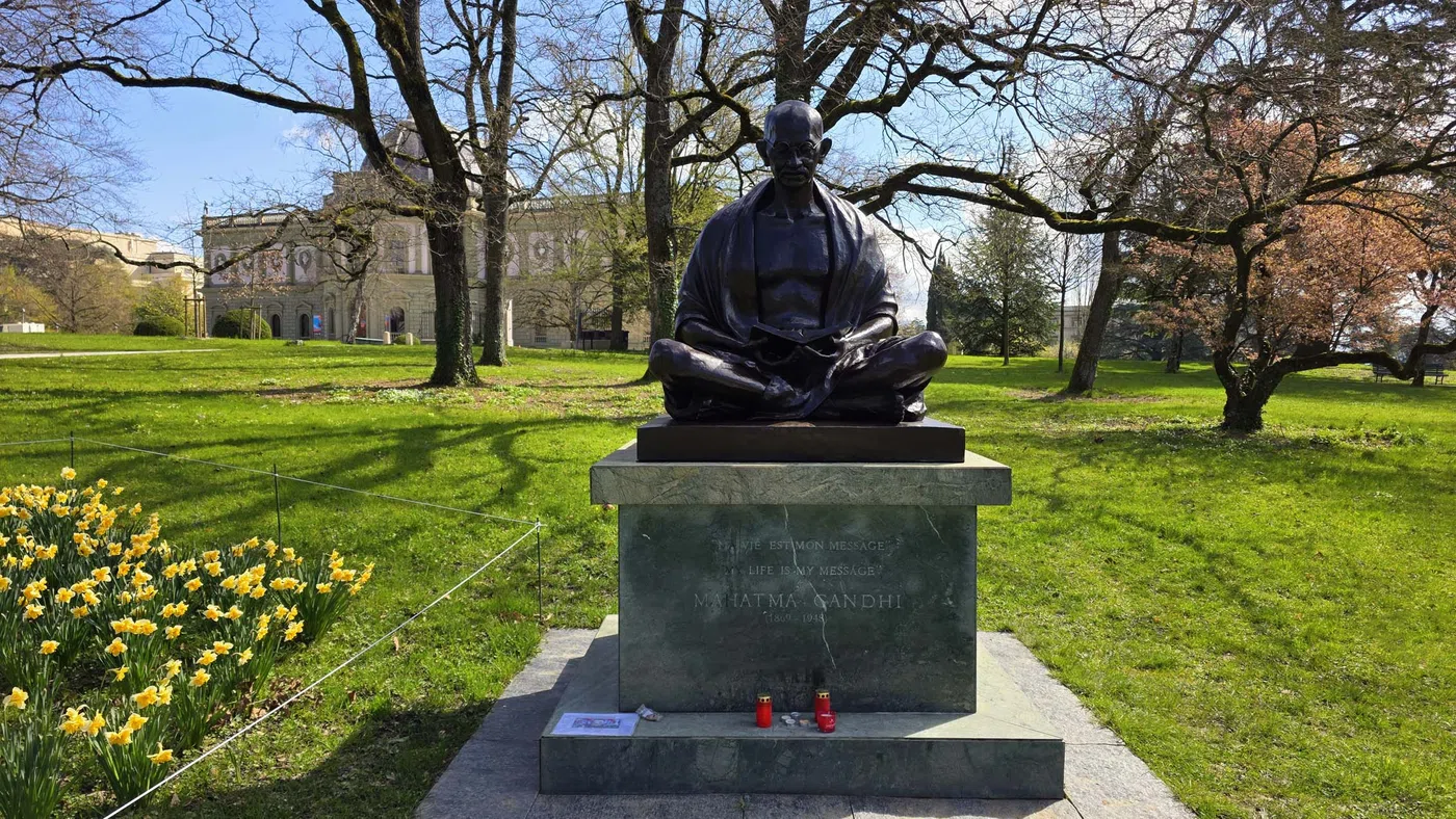 Statue de Gandhi — Genève